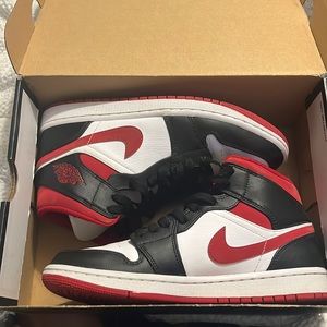 Worn like 3 times are a little creased but not dirty at all